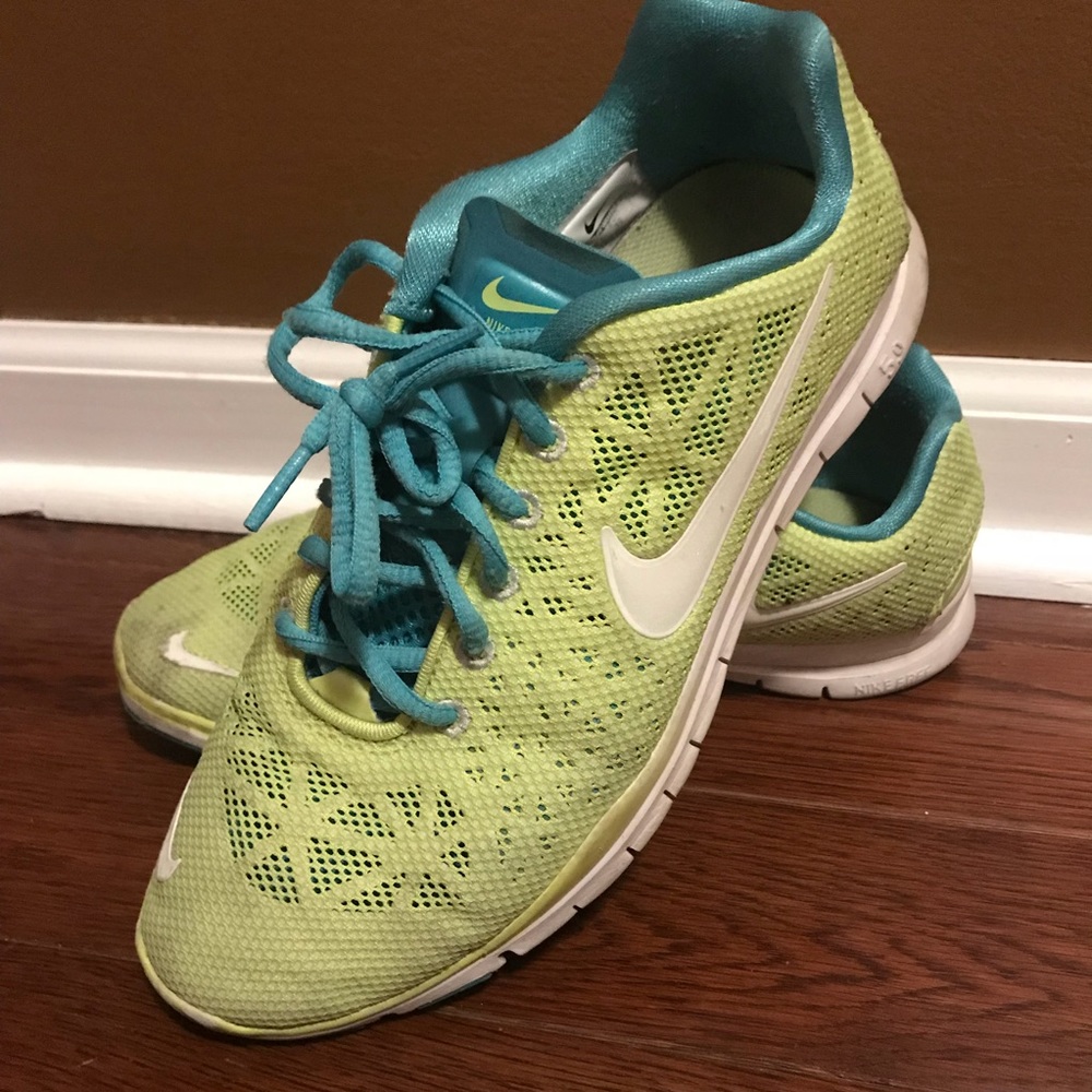 Nike tennis shoes